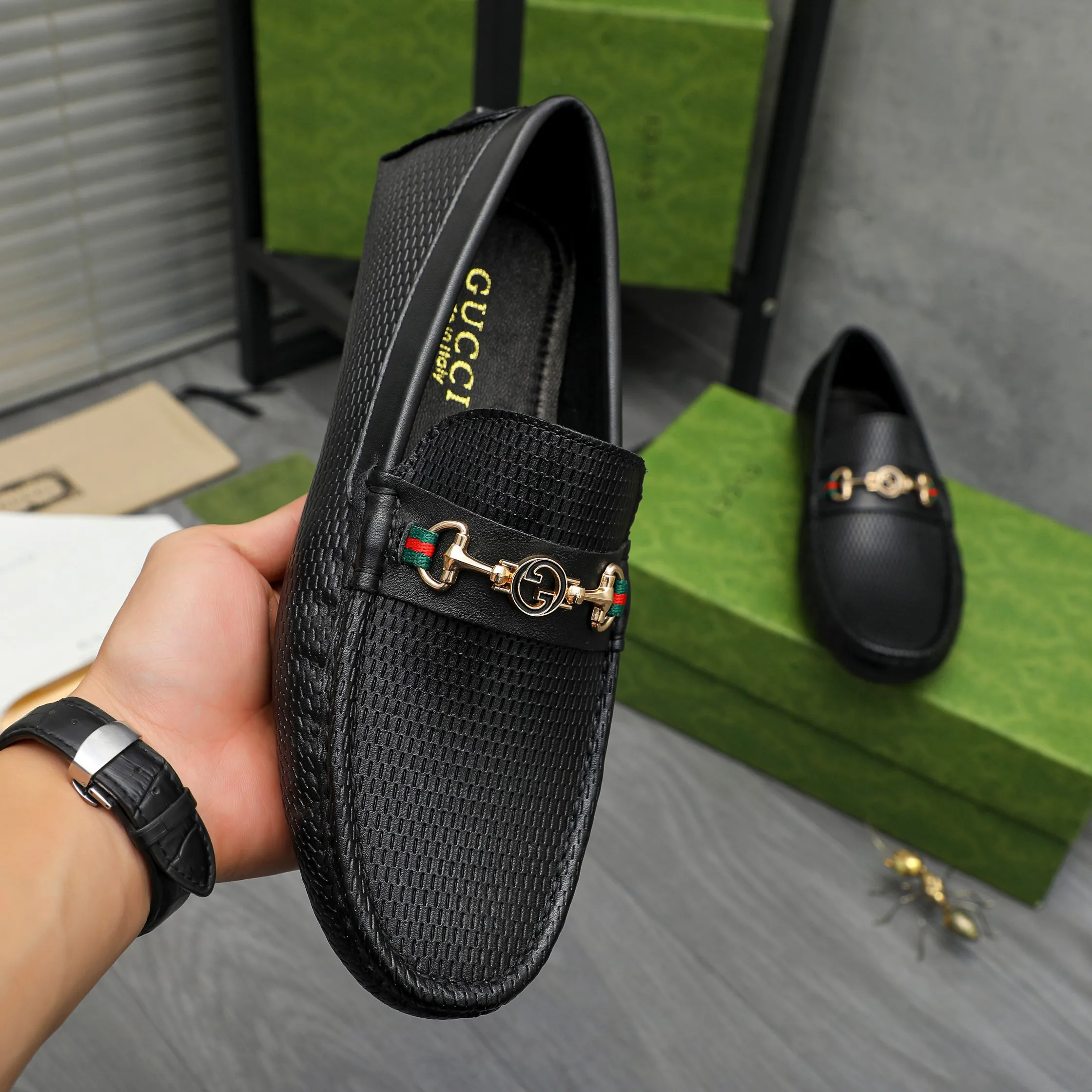 Men's shoes 💰p420 Product trademark: GUCCI (Gucci) casual slip-on men's shoes Regular size: 38-44 Product materials: Selected hollow cowhide upper, sheepskin lining, rubber outsole
